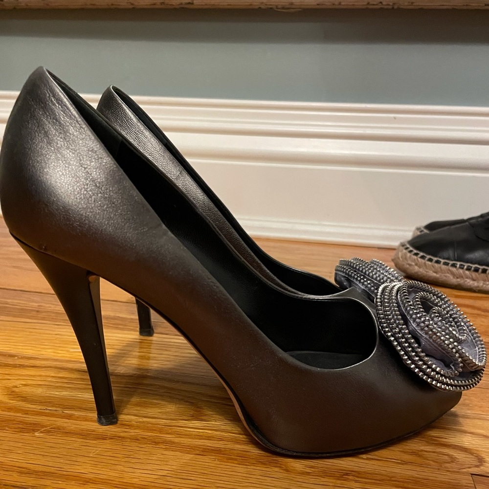 Giuseppe Zanotti rose peep toe pumps!!